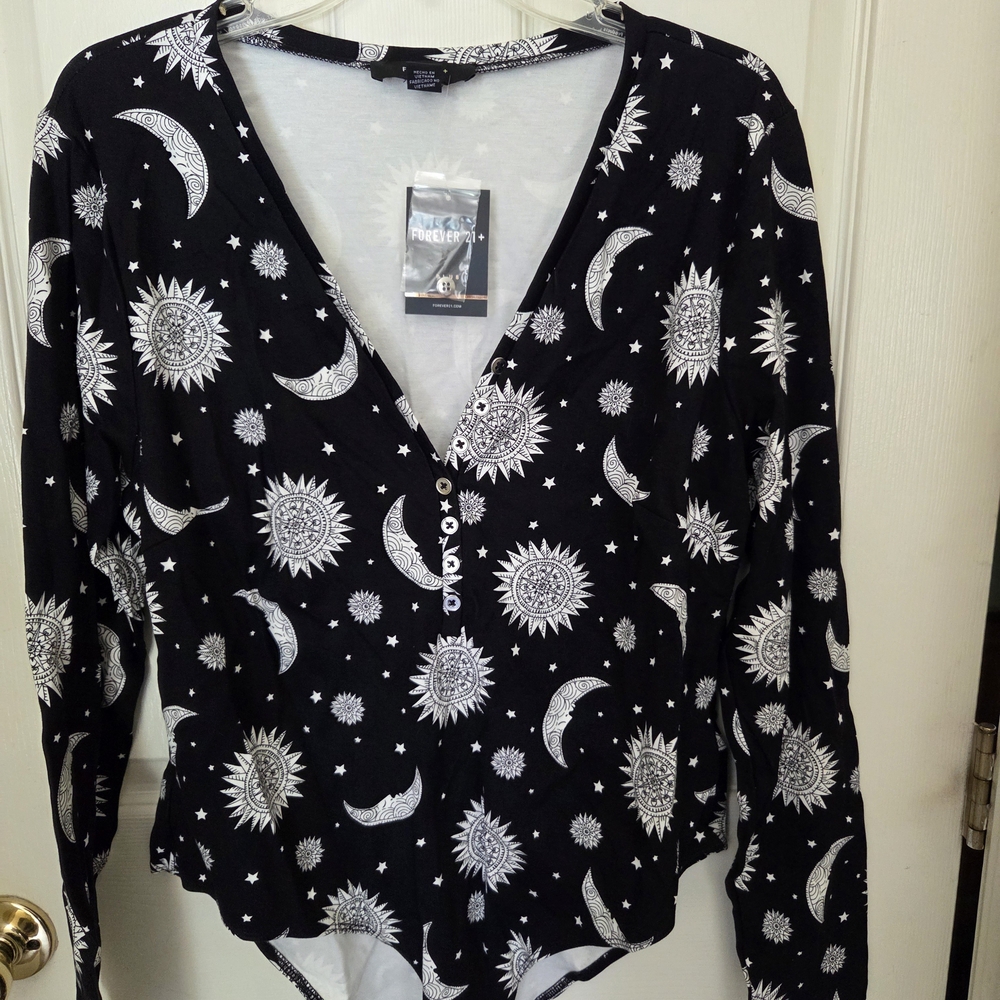 NEW- Forever 21 -Black and White Celestial Print Women's Bodysuit Top 2x